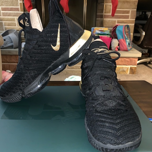 “I’m king” LeBron 16’s - Picture 1 of 6